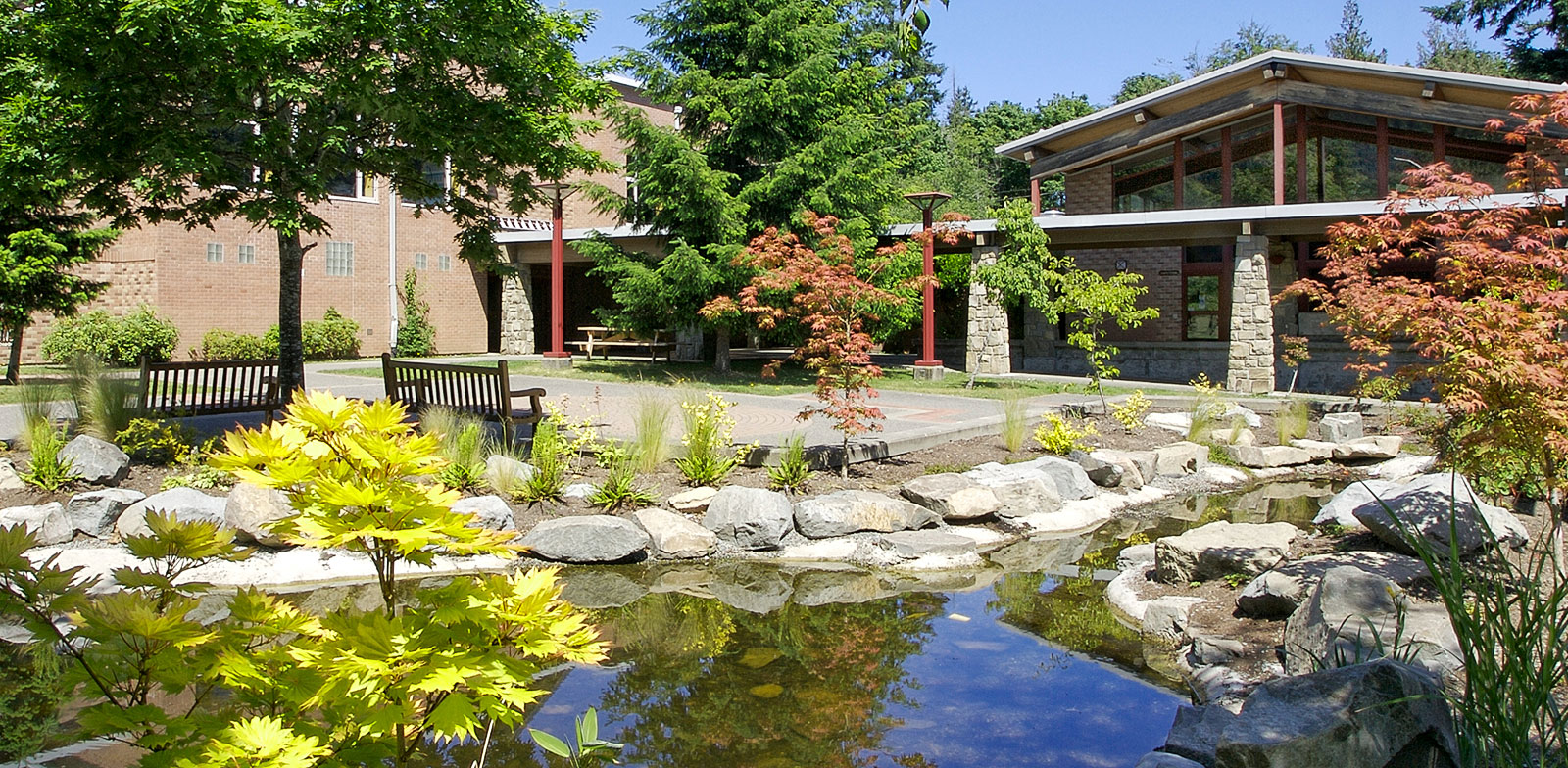 A campus courtyard at Gulf Islands Secondary School